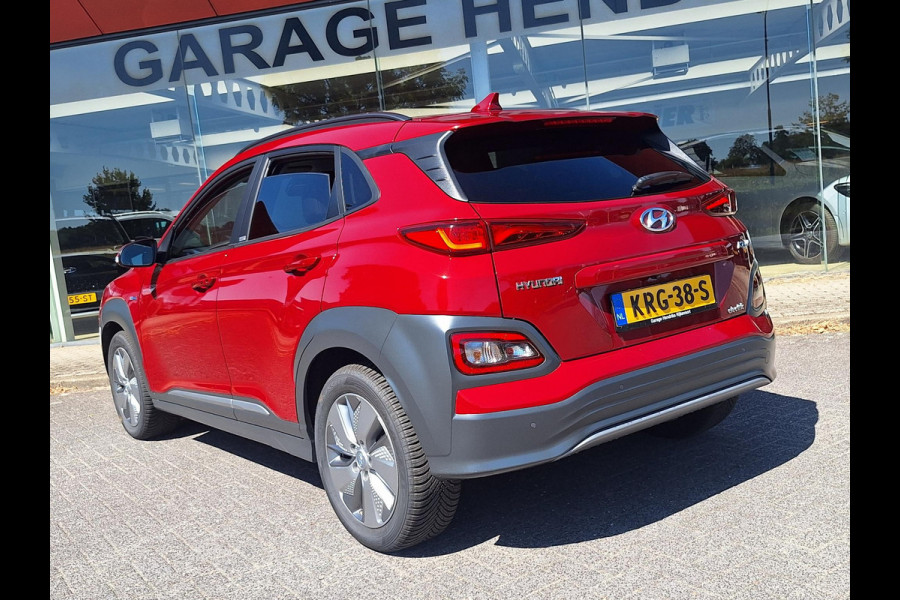 Hyundai Kona EV Fashion 64 kWh | SOH: 95,1% | 3 Fase | Warmtepomp | LED | Blindspot | Stoelverwarming | All Season | HUD |