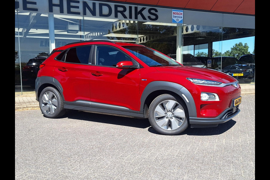 Hyundai Kona EV Fashion 64 kWh | SOH: 95,1% | 3 Fase | Warmtepomp | LED | Blindspot | Stoelverwarming | All Season | HUD |