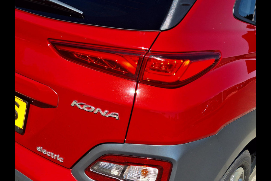 Hyundai Kona EV Fashion 64 kWh | SOH: 95,1% | 3 Fase | Warmtepomp | LED | Blindspot | Stoelverwarming | All Season | HUD |