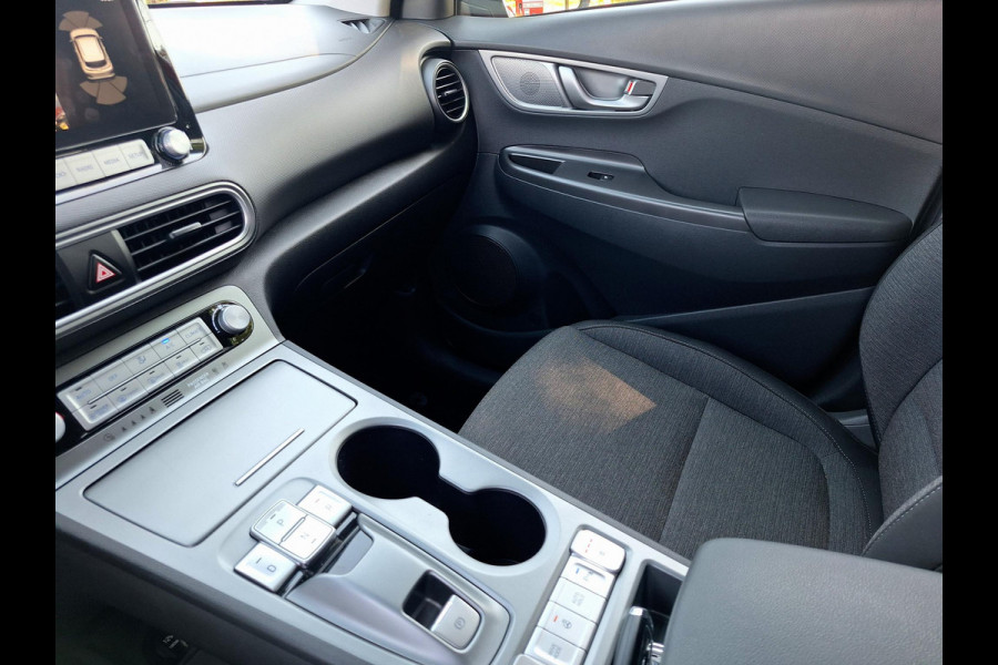 Hyundai Kona EV Fashion 64 kWh | SOH: 95,1% | 3 Fase | Warmtepomp | LED | Blindspot | Stoelverwarming | All Season | HUD |