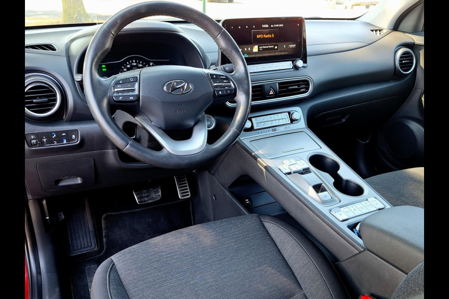 Hyundai Kona EV Fashion 64 kWh | SOH: 95,1% | 3 Fase | Warmtepomp | LED | Blindspot | Stoelverwarming | All Season | HUD |