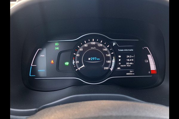 Hyundai Kona EV Fashion 64 kWh | SOH: 95,1% | 3 Fase | Warmtepomp | LED | Blindspot | Stoelverwarming | All Season | HUD |