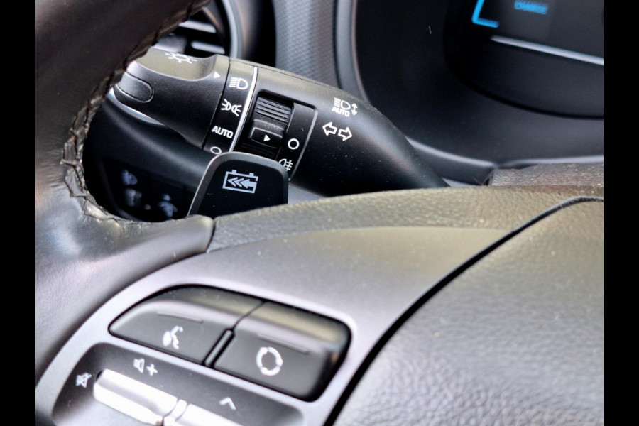 Hyundai Kona EV Fashion 64 kWh | SOH: 95,1% | 3 Fase | Warmtepomp | LED | Blindspot | Stoelverwarming | All Season | HUD |
