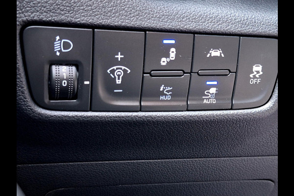 Hyundai Kona EV Fashion 64 kWh | SOH: 95,1% | 3 Fase | Warmtepomp | LED | Blindspot | Stoelverwarming | All Season | HUD |