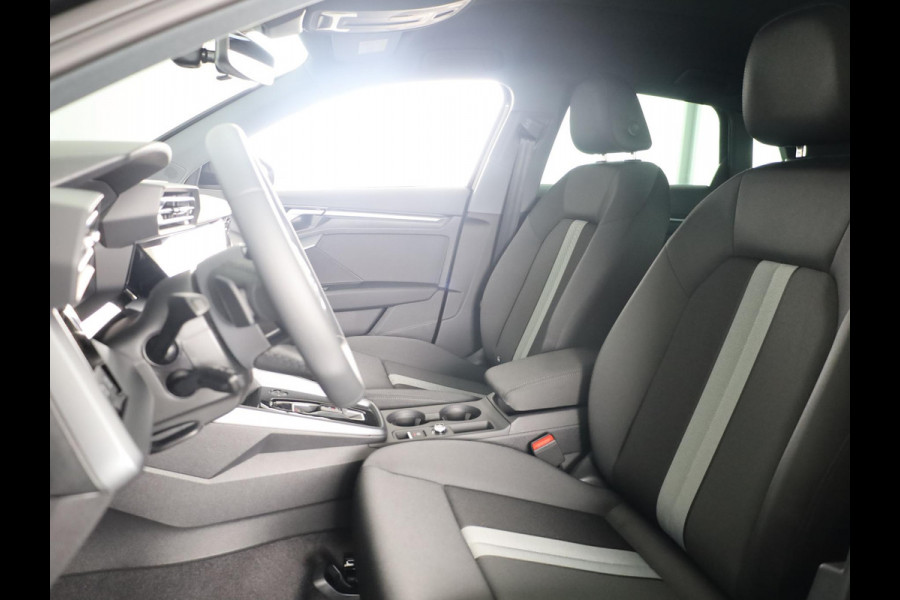 Audi A3 Sportback Pro Line 40 TFSI e 204 pk | Afgevlakt sportstuur | Achteruitrijcamera | Dynamisch led verlichting |