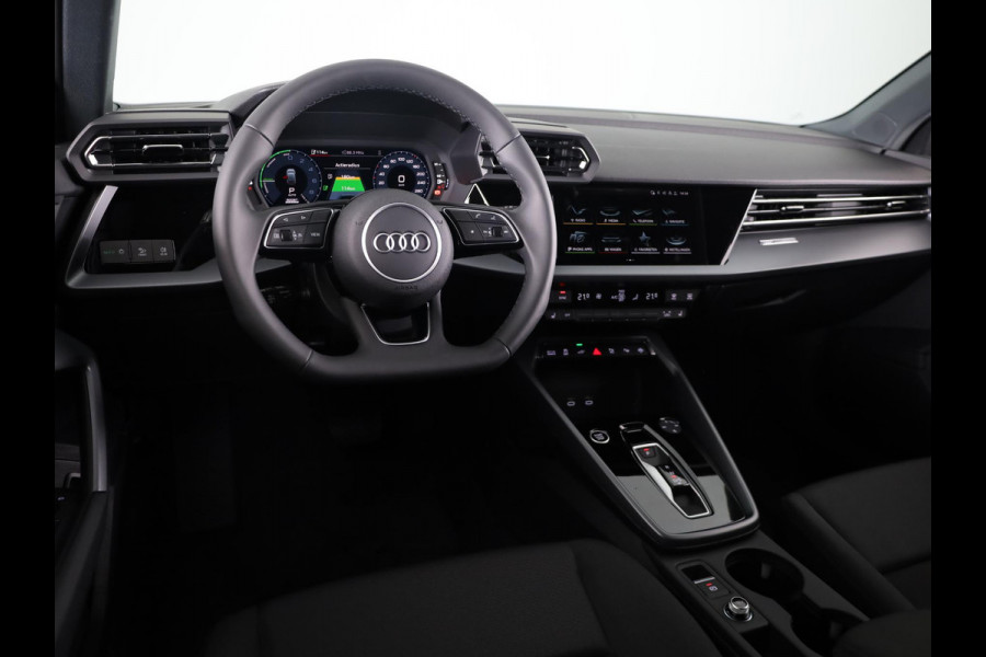 Audi A3 Sportback Pro Line 40 TFSI e 204 pk | Afgevlakt sportstuur | Achteruitrijcamera | Dynamisch led verlichting |