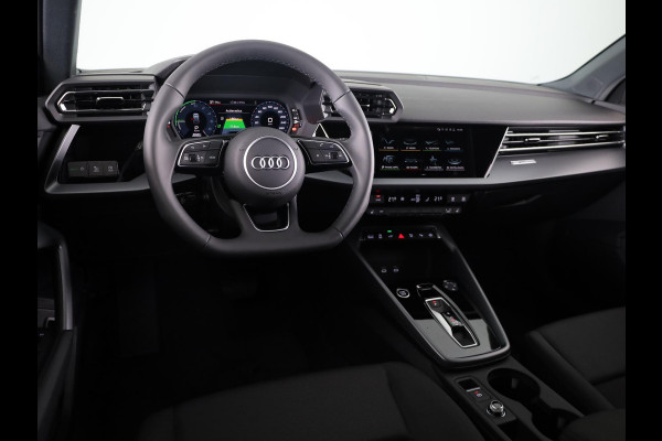Audi A3 Sportback Pro Line 40 TFSI e 204 pk | Afgevlakt sportstuur | Achteruitrijcamera | Dynamisch led verlichting |