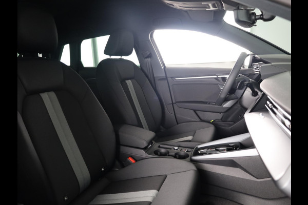 Audi A3 Sportback Pro Line 40 TFSI e 204 pk | Afgevlakt sportstuur | Achteruitrijcamera | Dynamisch led verlichting |