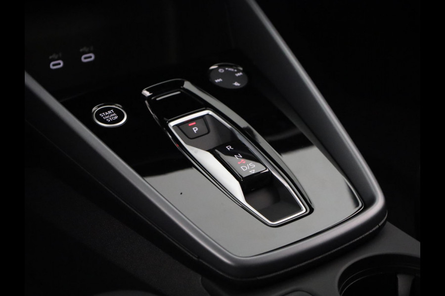 Audi A3 Sportback Pro Line 40 TFSI e 204 pk | Afgevlakt sportstuur | Achteruitrijcamera | Dynamisch led verlichting |