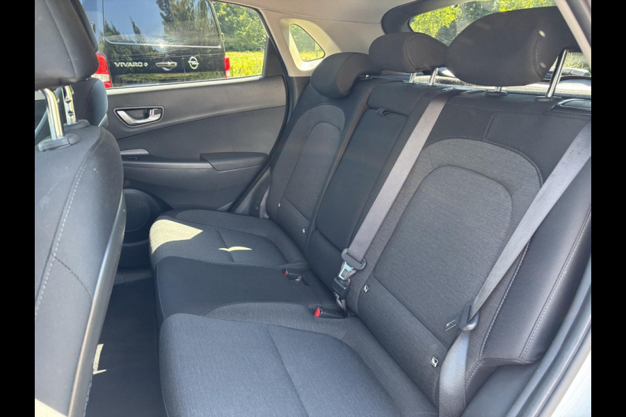 Hyundai Kona EV Business 64 kWh 204 PK | Trekhaak | Adaptive cruise control | Achteruitrijcamera | Keyless entry | LED verlichting | DAB ontvanger | Bluetooth Telefoonverbinding | Navigatie | Lichtmetalen velgen