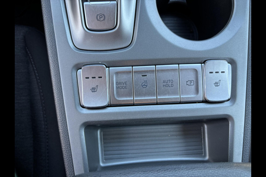 Hyundai Kona EV Business 64 kWh 204 PK | Trekhaak | Adaptive cruise control | Achteruitrijcamera | Keyless entry | LED verlichting | DAB ontvanger | Bluetooth Telefoonverbinding | Navigatie | Lichtmetalen velgen