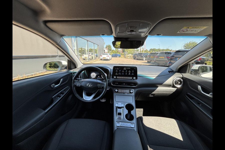 Hyundai Kona EV Business 64 kWh 204 PK | Trekhaak | Adaptive cruise control | Achteruitrijcamera | Keyless entry | LED verlichting | DAB ontvanger | Bluetooth Telefoonverbinding | Navigatie | Lichtmetalen velgen