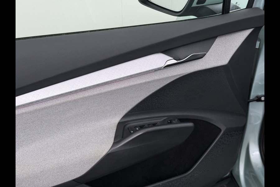 Škoda ENYAQ iV 80 Trekhaak Adap.Cruise SOH 96% Camera Stoel+AchterbankStuurverwarming 3-Zone Ecc Navi Apple Carplay Android Auto P-Assist Privacy Glas Pdc Bluetooth Assistentie Pakket Climate Pakket Comfort Pakket 1.000KG Trekgewicht 1e Eigenaar Dealeronderhouden