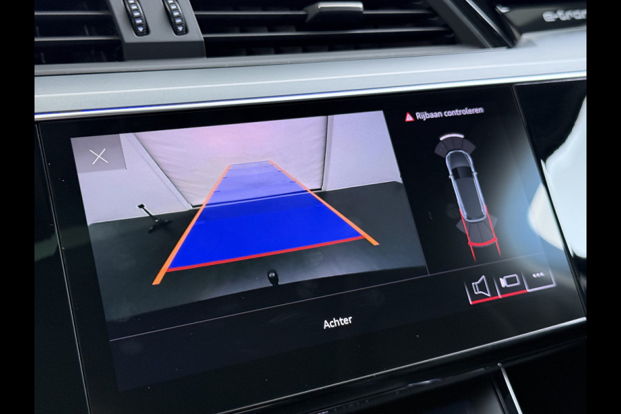 Audi e-tron 50 Quattro Panoramadak Adap.Cruise Leder Trekhaak Camera Apple Carplay Android Auto Lmv 21" Elek.Stoelen+Memory SOH 89% Navi Ecc Stoelverwarming Elek.Achterklep Pdc Led DAB Bluetooth Isofix Virtual Cockpit 1.800KG Trekgewicht Origineel Nederlandse Auto