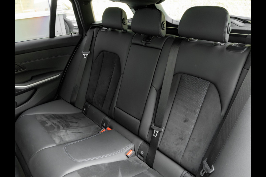 BMW 3 Serie Touring 330e M-Sport - Trekhaak - ACC - Hifi - Stuurwielverwarming