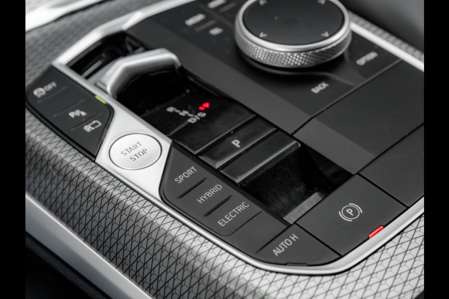 BMW 3 Serie Touring 330e M-Sport - Trekhaak - ACC - Hifi - Stuurwielverwarming