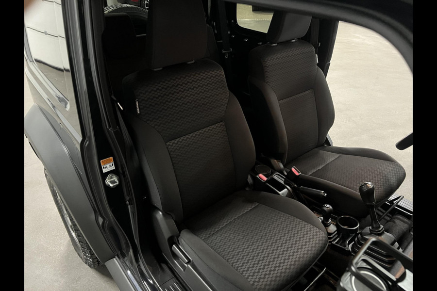 Suzuki Jimny 1.5 Stijl *4 persoons* Cruise control | Stoelverwarming | Achteruitrij camera | Airco | Carplay | Navigatie