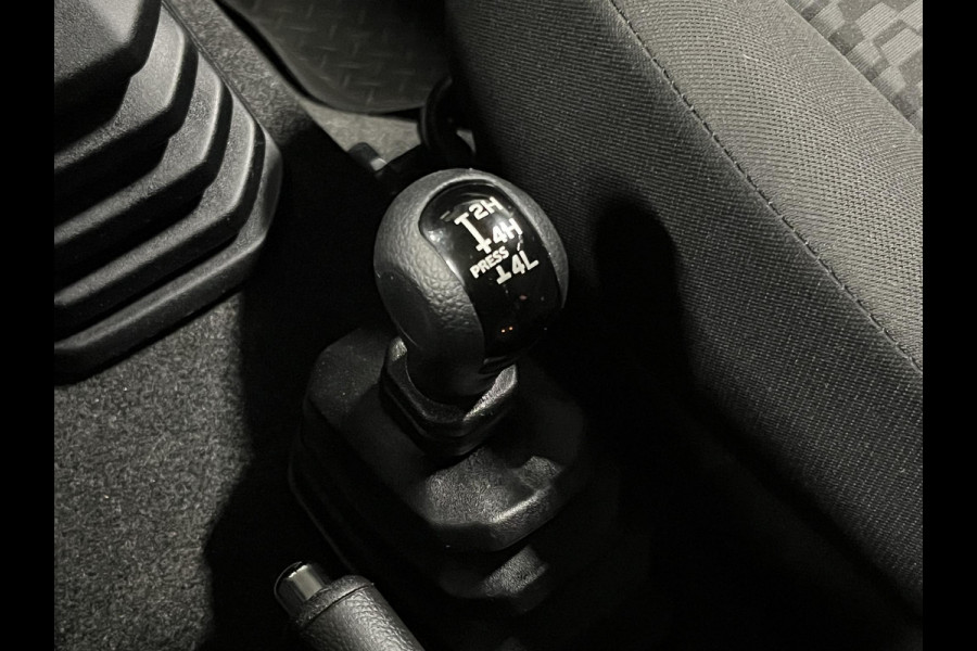 Suzuki Jimny 1.5 Stijl *4 persoons* Cruise control | Stoelverwarming | Achteruitrij camera | Airco | Carplay | Navigatie
