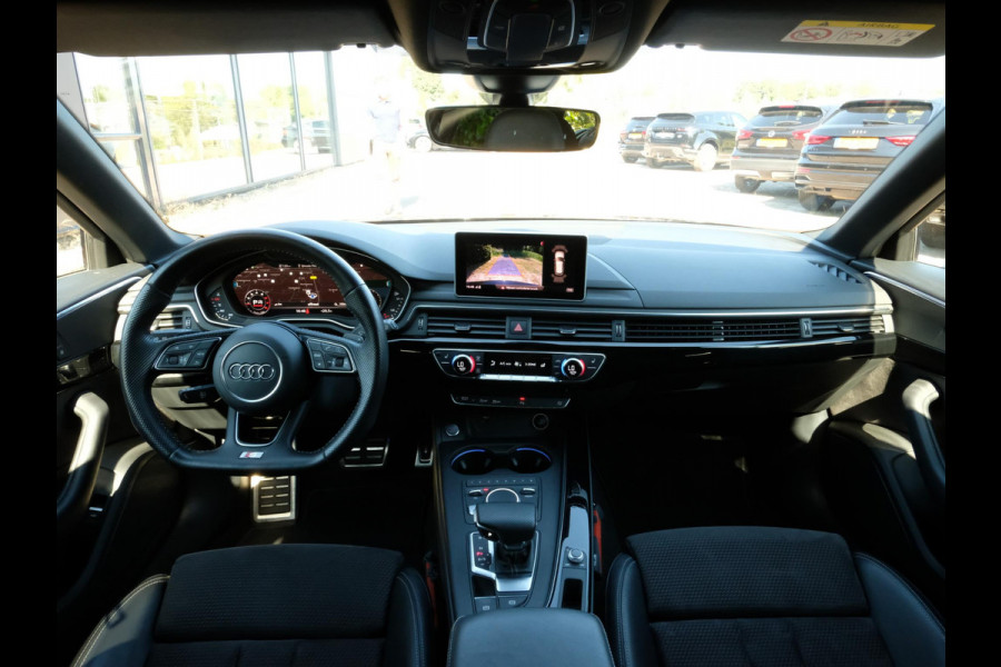 Audi A4 Avant 40 TFSI Sport S line black edition 190 PK | Zwart optiek | Stoelverwarming | Camera | Virtual Cockpit | Elek. klep | Dodehoek | 19 Inch Audi Sport velgen | Navigatie