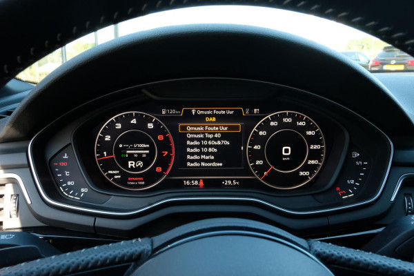 Audi A4 Avant 40 TFSI Sport S line black edition 190 PK | Zwart optiek | Stoelverwarming | Camera | Virtual Cockpit | Elek. klep | Dodehoek | 19 Inch Audi Sport velgen | Navigatie