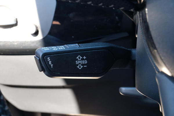 Audi A4 Avant 40 TFSI Sport S line black edition 190 PK | Zwart optiek | Stoelverwarming | Camera | Virtual Cockpit | Elek. klep | Dodehoek | 19 Inch Audi Sport velgen | Navigatie