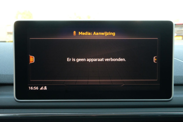 Audi A4 Avant 40 TFSI Sport S line black edition 190 PK | Zwart optiek | Stoelverwarming | Camera | Virtual Cockpit | Elek. klep | Dodehoek | 19 Inch Audi Sport velgen | Navigatie