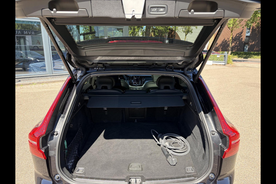 Volvo XC60 2.0 T6 Plug-in hybrid AWD Plus Black Edition DEALER ONDERHOUDE | EL. STOELEN MET GEHEUGEN | HARMAN KARDON |  | STOEL VERWARMING VOOR EN ACHTER| PANORAMA DAK | 360 GRADEN CAMERA | ELEK. STOELEN MET GEHEUGEN | HARMAN/KARDON AUDIO