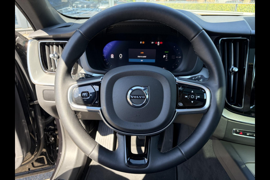 Volvo XC60 2.0 T6 Plug-in hybrid AWD Plus Black Edition DEALER ONDERHOUDE | EL. STOELEN MET GEHEUGEN | HARMAN KARDON |  | STOEL VERWARMING VOOR EN ACHTER| PANORAMA DAK | 360 GRADEN CAMERA | ELEK. STOELEN MET GEHEUGEN | HARMAN/KARDON AUDIO