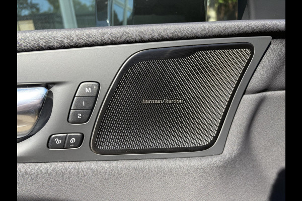 Volvo XC60 2.0 T6 Plug-in hybrid AWD Plus Black Edition DEALER ONDERHOUDE | EL. STOELEN MET GEHEUGEN | HARMAN KARDON |  | STOEL VERWARMING VOOR EN ACHTER| PANORAMA DAK | 360 GRADEN CAMERA | ELEK. STOELEN MET GEHEUGEN | HARMAN/KARDON AUDIO