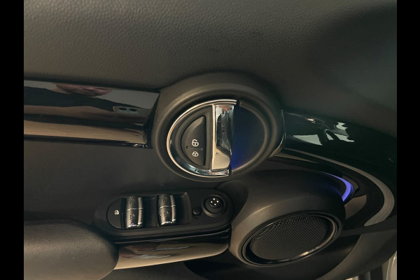 MINI 5-deurs 1.5 Cooper Business Edition AUTOMAAT AIRCO NAVI CRUISE SPORTSTOELEN APPLE CARPLAY ZWARTE LM VELGEN EN DAK NIEUWSTAAT