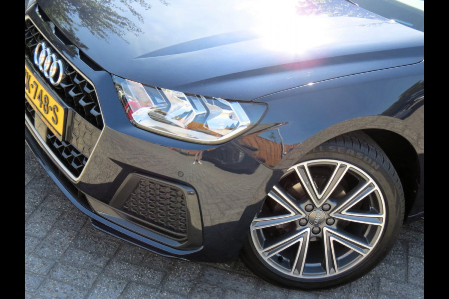 Audi A1 Sportback 25 TFSI epic | DEALER ONDERHOUDEN | SFEERVERLICHTING | CAMERA | 17 INCH VELGEN | NIEUWE BANDEN | APPLE CARPLAY |