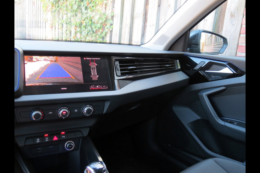 Audi A1 Sportback 25 TFSI epic | DEALER ONDERHOUDEN | SFEERVERLICHTING | CAMERA | 17 INCH VELGEN | NIEUWE BANDEN | APPLE CARPLAY |