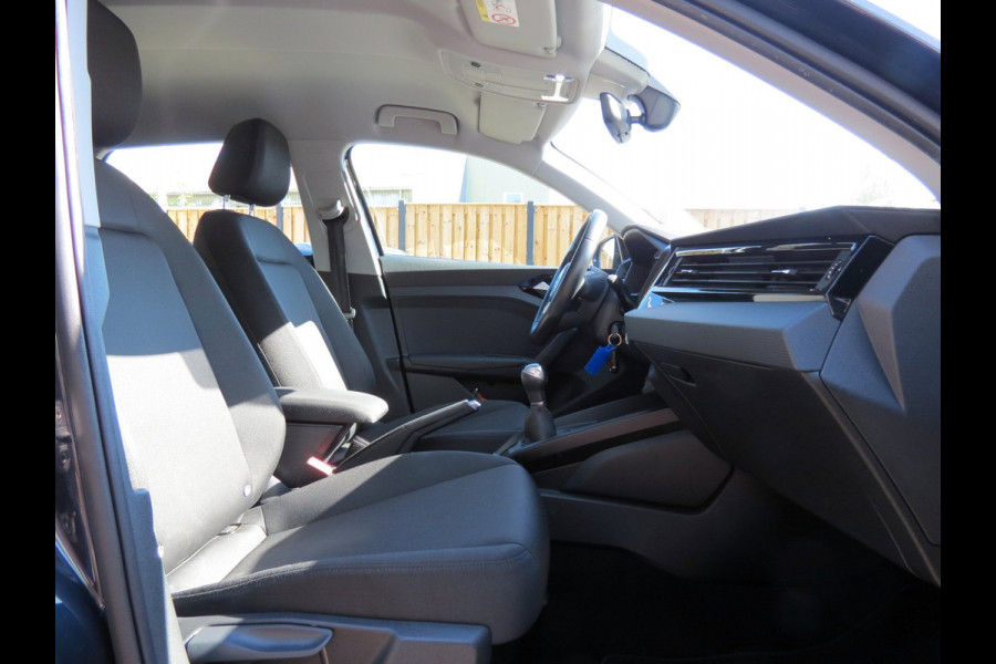 Audi A1 Sportback 25 TFSI epic | DEALER ONDERHOUDEN | SFEERVERLICHTING | CAMERA | 17 INCH VELGEN | NIEUWE BANDEN | APPLE CARPLAY |
