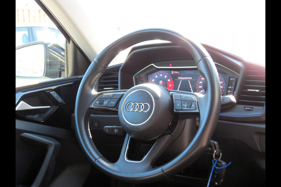 Audi A1 Sportback 25 TFSI epic | DEALER ONDERHOUDEN | SFEERVERLICHTING | CAMERA | 17 INCH VELGEN | NIEUWE BANDEN | APPLE CARPLAY |