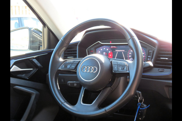 Audi A1 Sportback 25 TFSI epic | DEALER ONDERHOUDEN | SFEERVERLICHTING | CAMERA | 17 INCH VELGEN | NIEUWE BANDEN | APPLE CARPLAY |