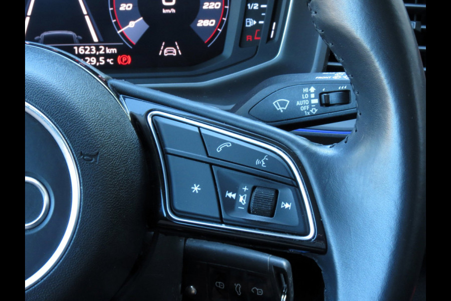 Audi A1 Sportback 25 TFSI epic | DEALER ONDERHOUDEN | SFEERVERLICHTING | CAMERA | 17 INCH VELGEN | NIEUWE BANDEN | APPLE CARPLAY |