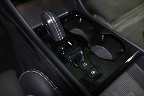 Volvo XC40 1.5 T5 Recharge R-Design AVM H&K CARPLAY MEMORY NAVI CLIMA ACC CAMERA STOELVW '22
