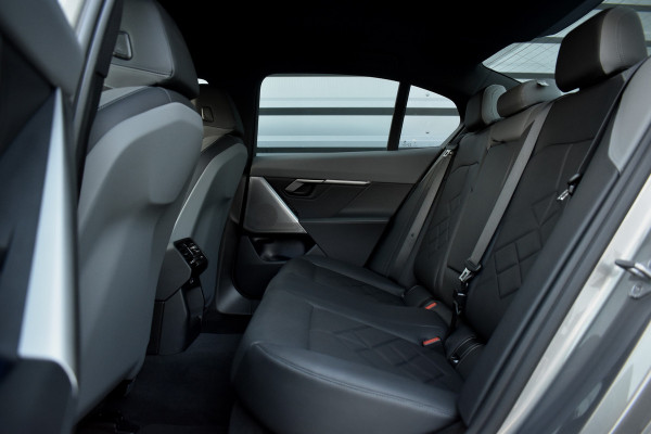 BMW i5 eDrive40 M Sport 84 kWh | Orig. NL | Driving Assistant Plus | Lederen Bekleding | Ambient verlichting |