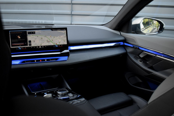 BMW i5 eDrive40 M Sport 84 kWh | Orig. NL | Driving Assistant Plus | Lederen Bekleding | Ambient verlichting |