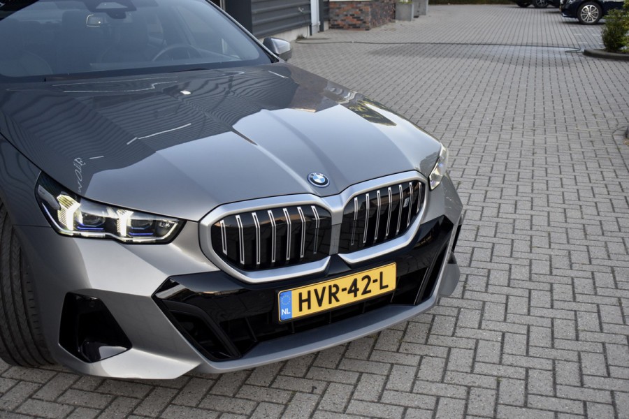 BMW i5 eDrive40 M Sport 84 kWh | Orig. NL | Driving Assistant Plus | Lederen Bekleding | Ambient verlichting |
