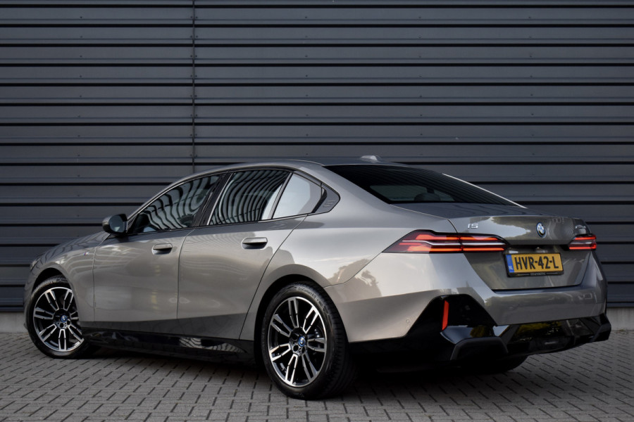 BMW i5 eDrive40 M Sport 84 kWh | Orig. NL | Driving Assistant Plus | Lederen Bekleding | Ambient verlichting |