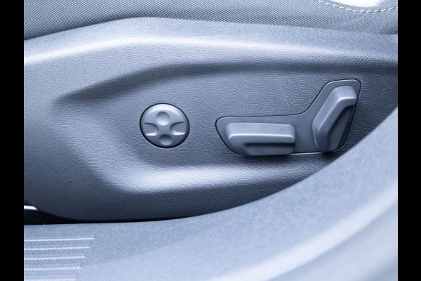 Opel Astra Electric 54 kWh Bus. Ed. | 8 jr. garantie | AGR Stoelen | Stoel- & Stuiurverwarming | Navigatie | Camera | Adaptieve Cruise, Draadloze tel. lader, Apple Carplay, Adroid auto,  Extra getint glas achter,