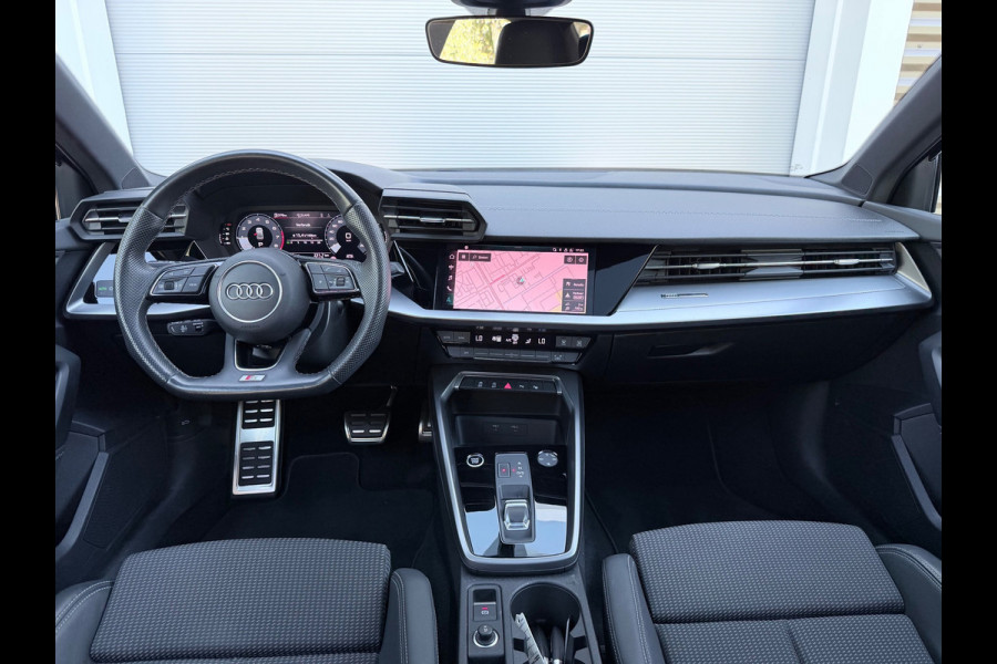 Audi A3 Limousine 30 TFSI S edition Pano/AppleCarPlay/Acc