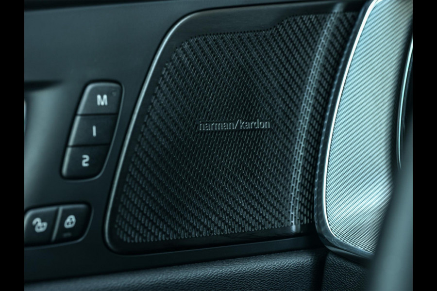 Volvo XC60 2.0 T8 Plug-in hybrid AWD Ultra Black Edition | Panoramadak | Harman/Kardon | Pilot Assist | HUD | 360 Camera | Memory Seats | Trekhaak | Stuurverwarming | Stoelverwarming V+A |