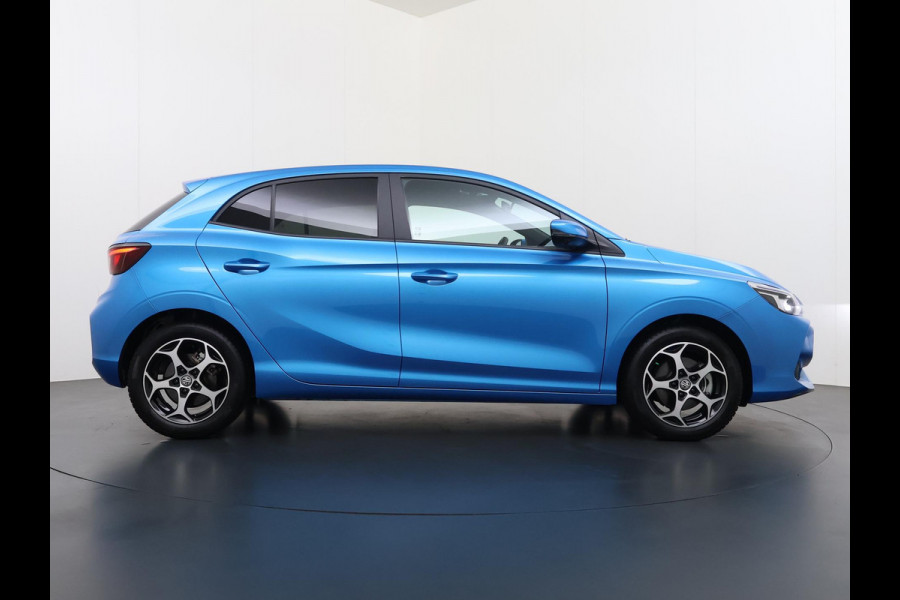 MG MG3 Hybrid+ 1.5 Hybrid+ Luxury VAN:22.900,- VOOR:19.330,- UW HERFSTVOORDEEL:3.570,-| ONDERHOUD GEHAD BIJ DEALER, DIRECT LEVERBAAR | 7 JAAR MG FABRIEKS GARANTIE TM 02-2032 | STOEL + STUURVERWARMING | 360 CAMERA | ADAP. CRUISE | DODE HOEK | KEYLESS | APPLE CARPLAY |