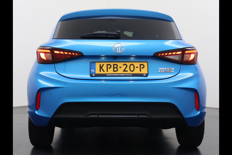 MG MG3 Hybrid+ 1.5 Hybrid+ Luxury VAN:22.900,- VOOR:19.330,- UW HERFSTVOORDEEL:3.570,-| ONDERHOUD GEHAD BIJ DEALER, DIRECT LEVERBAAR | 7 JAAR MG FABRIEKS GARANTIE TM 02-2032 | STOEL + STUURVERWARMING | 360 CAMERA | ADAP. CRUISE | DODE HOEK | KEYLESS | APPLE CARPLAY |