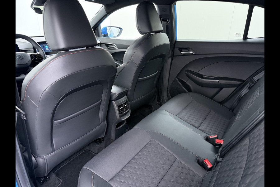 MG MG3 Hybrid+ 1.5 Hybrid+ Luxury VAN:22.900,- VOOR:19.330,- UW HERFSTVOORDEEL:3.570,-| ONDERHOUD GEHAD BIJ DEALER, DIRECT LEVERBAAR | 7 JAAR MG FABRIEKS GARANTIE TM 02-2032 | STOEL + STUURVERWARMING | 360 CAMERA | ADAP. CRUISE | DODE HOEK | KEYLESS | APPLE CARPLAY |