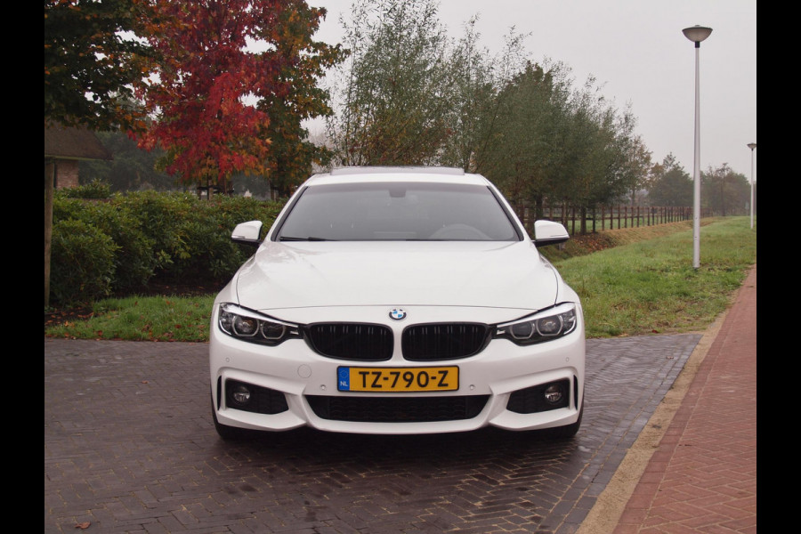 BMW 4 Serie Gran Coupé 420i High Executive | M-Pakket | Panoramadak | Trekhaak | NL-Auto |