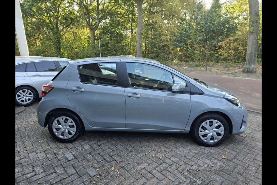 Toyota Yaris 1.5 VVT-i Active | 2E EIGENAAR | 3/6 OF 12 MND GARANTIE | CAMERA | AIRCO | NW APK |