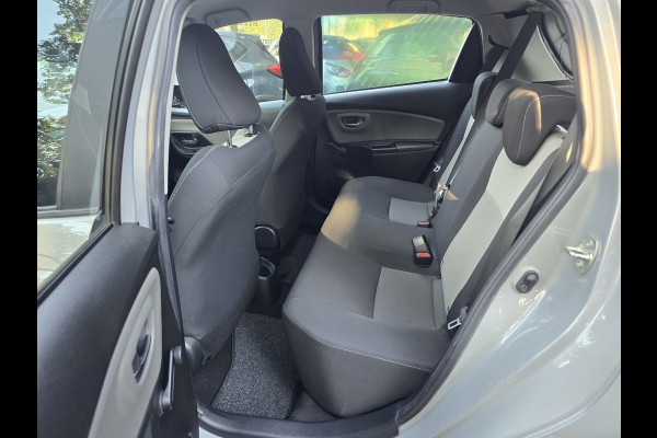 Toyota Yaris 1.5 VVT-i Active | 2E EIGENAAR | 3/6 OF 12 MND GARANTIE | CAMERA | AIRCO | NW APK |